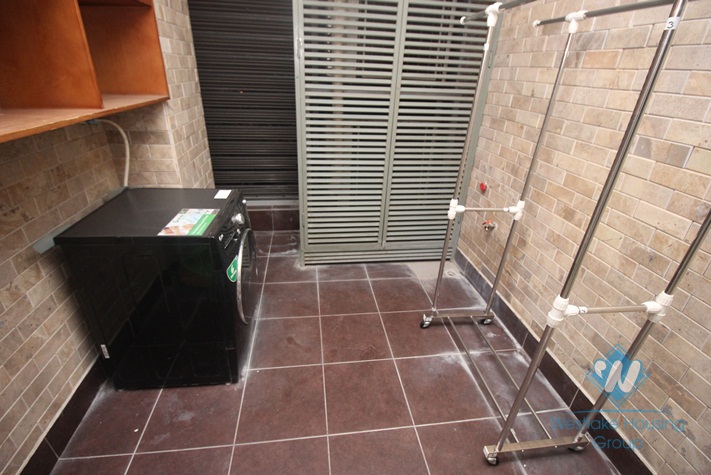 Nice three bedrooms apartment for rent in Tran Duy Hung street, Cau Giay district, Ha Noi